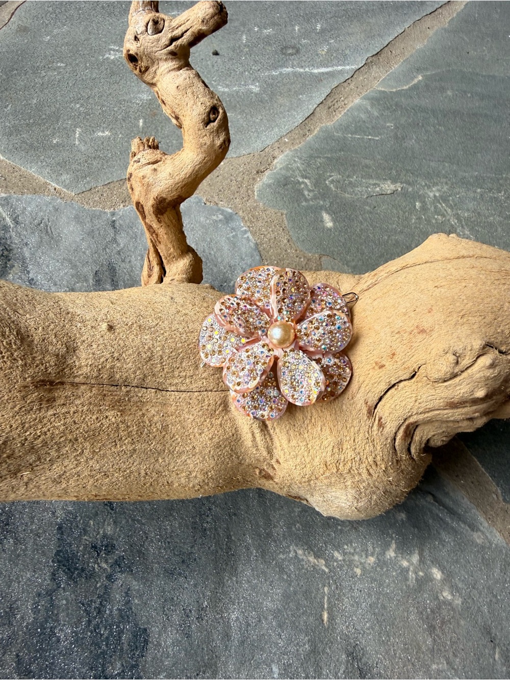 New🌟Anthropologie-Pink Crystal Floral Hair Clip with Pearl Accent - Picture 4 of 8